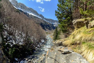 Fototapeta na wymiar Amazing waterfall in the National Park of Ordesa and Monte Perdido (Ordesa Valley, province of Huesca, Spain)