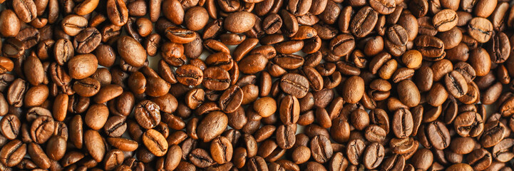 Fototapeta premium coffee beans (good and bad grain) - arabica and robusta blend (roasted coffee grain). Black background. Top view . Copy space