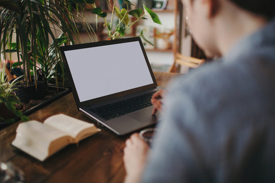Woman using her laptop at coffee shop