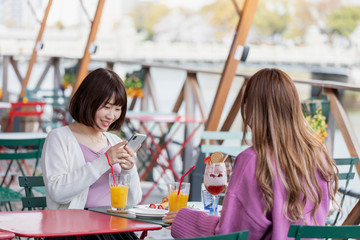 カフェ ガールズトーク イメージ