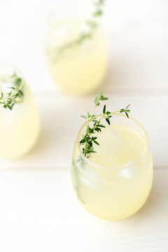 Limoncello gin fizz