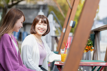 カフェ ガールズトーク イメージ