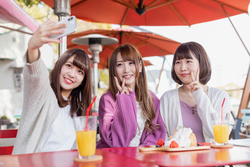 カフェ SNS投稿 イメージ