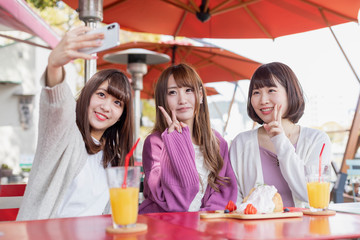 カフェ SNS投稿 イメージ