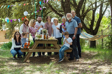 Big family portrait in the garden