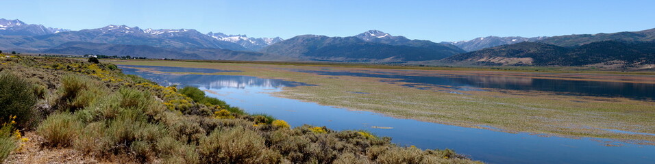 Fototapeta na wymiar Reservoir in Bridgeport California in the Eastern Sierra Nevada Mountains in Stanislaus National Forest