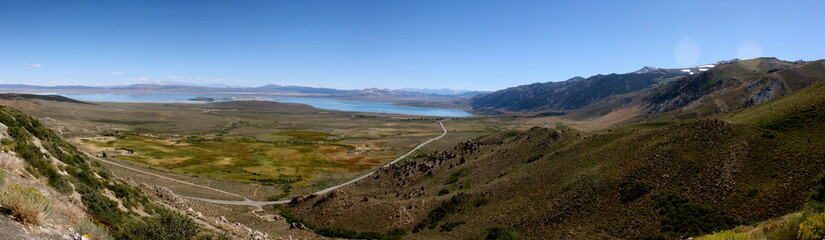 Fototapeta premium Mono Lake in California in the Eastern Sierra Nevada Mountains in Stanislaus National Forest