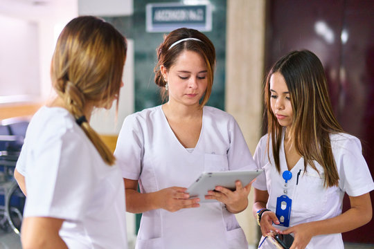 Three nurse students with tablet