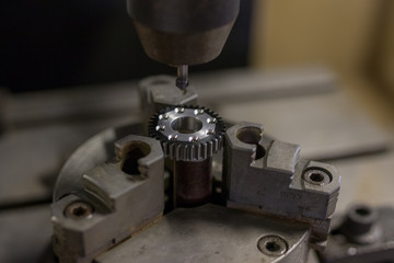 マシニングセンターで面取り作業