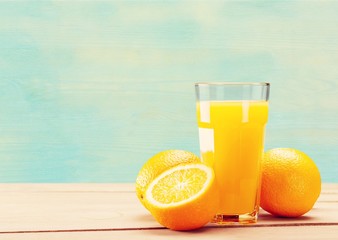 Orange juice and slices of orange on
