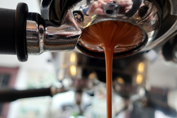 Espresso, Zubereitung, bodenloser Siebträger