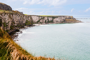 Obraz premium Limestone cliffs at Whitepark Bay, County Antrim, Northern Ireland