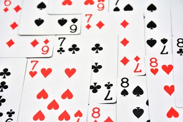 Cartas de poker en la mesa de juego