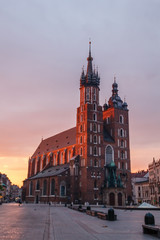 Obraz na płótnie Canvas view of the main square of krakow and mariac church at spring