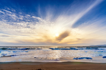 Obraz premium Sunset on the Beach with Clouds
