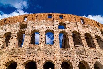 Obraz premium Exterior view of the ancient Roman Colosseum in Rome