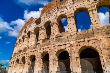 Obraz premium Exterior view of the ancient Roman Colosseum in Rome