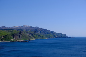 Fototapeta premium view of the sea and mountains