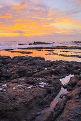 Magnifique couché de soleil sur la plage de Santa Teresa au Costa Rica