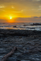 Magnifique couché de soleil sur la plage de Santa Teresa au Costa Rica