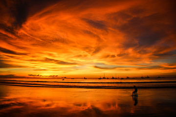 Magnifique couché de soleil sur une plage du Costa Rica