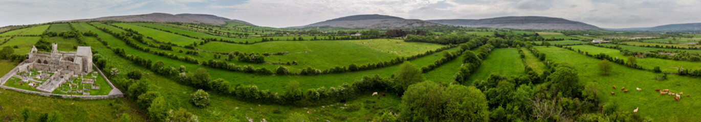 Fototapeta na wymiar Irlands Westen - Luftbild
