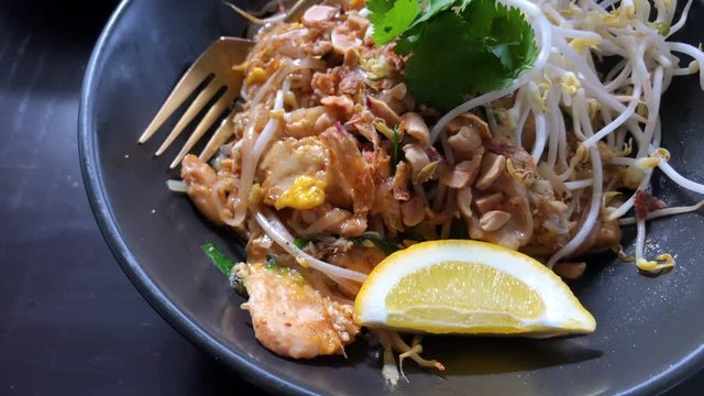 SLOW MOTION - Closeup gourmet asian patai wich chicken and lemon