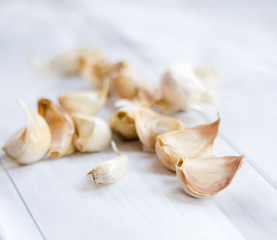 Fototapeta na wymiar Garlic Cloves Peels White Tablecloth