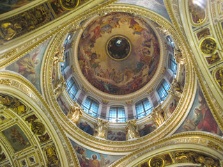 Fototapeta na wymiar Ornate interior of Saint Isaac Cathedral in St. Petersburg, Russia.