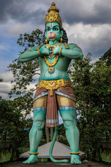 Große grüne hinduistische Statue von Gott Hanuman in den Batu-Höhlen, Kuala Lumpur, Malaysia