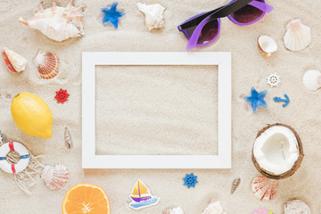 Fototapeta na wymiar Blank frame with sunglasses and sea shells