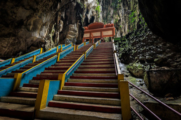 Fototapeta na wymiar Batu Caves, Treppe im Hindu Tempel Kuala Lumpur, Malaysia