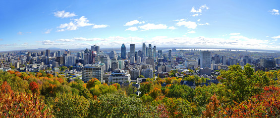 Scenic view of the city of Montreal in Quebec  with colorful autumn foliage from the Chalet du Mont Royal (Mount Royal) Kondiaronk belvedere viewpoint. - obrazy, fototapety, plakaty