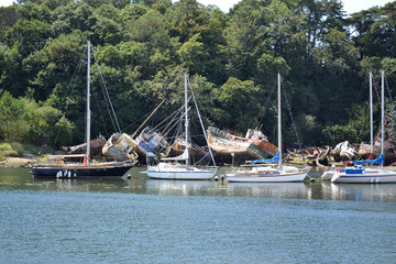 Corde d'amarrage et bateau en bois du port de Douarnenez dans le Finist&egrave;re, France