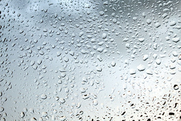 gotas de chuva no vidro da janela