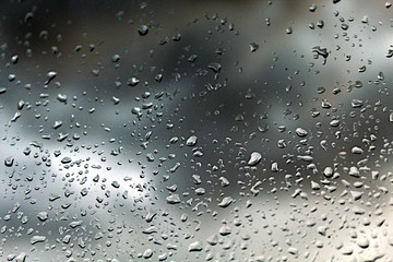 gotas de chuva no vidro da janela