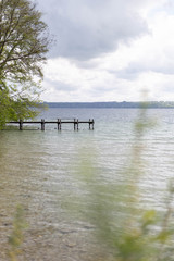 Fototapeta na wymiar Einsamer Steg am Starnberger See