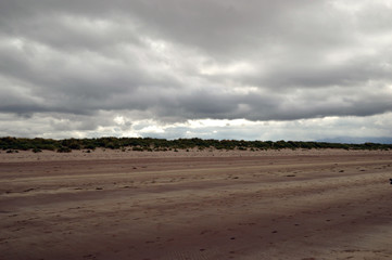 Fototapeta na wymiar cloudy beach