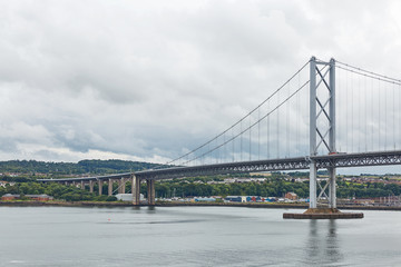 Obraz premium Older Forth Road bridge in Edinburgh Scotland.
