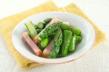 アスパラとベーコンのソテー