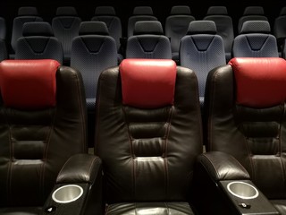 Obraz premium red leather armchairs in the empty cinema