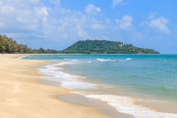 Fototapeta premium Beautiful sea at Baan Grood Beach, Bang Saphan, Prachuap Khiri Khan