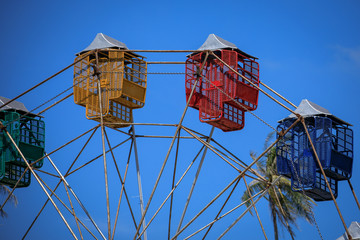 Altes buntes Riesenrad im Freizeitpark, Detail