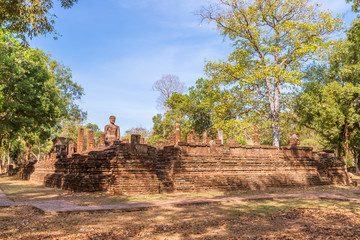 Fototapeta premium Wat Sing temple in Kamphaeng Phet Historical Park, UNESCO World Heritage site