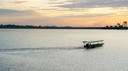 Naklejka premium Passenger boats across the side of the dam. Evening atmosphere along the water in the dam
