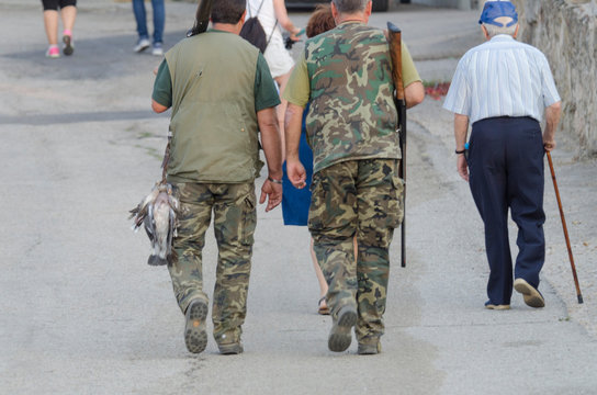 CAZADORES LIEBRES ESCOPETAS CONEJOS