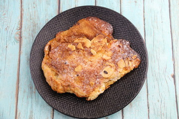 Croissant aux amandes