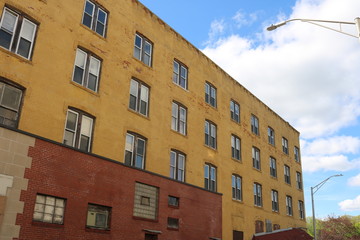Fototapeta na wymiar Vacant brick apartment building in urban neighborhood 