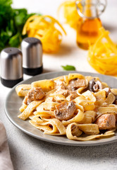 Pasta with chicken and mushroom