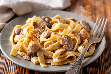 Pasta with chicken and mushroom